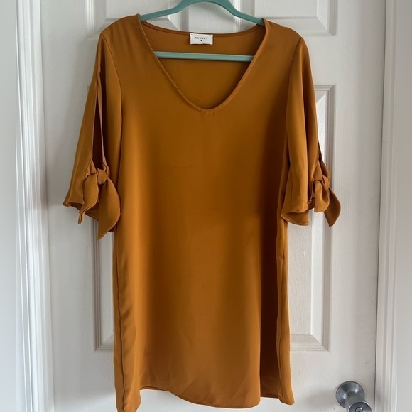 Everly Dresses & Skirts - Everly mustard colored dress. Short slit sleeves/tie. Shift dress EUC. Small.